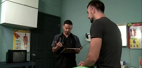  Gay doc makes his patient hard